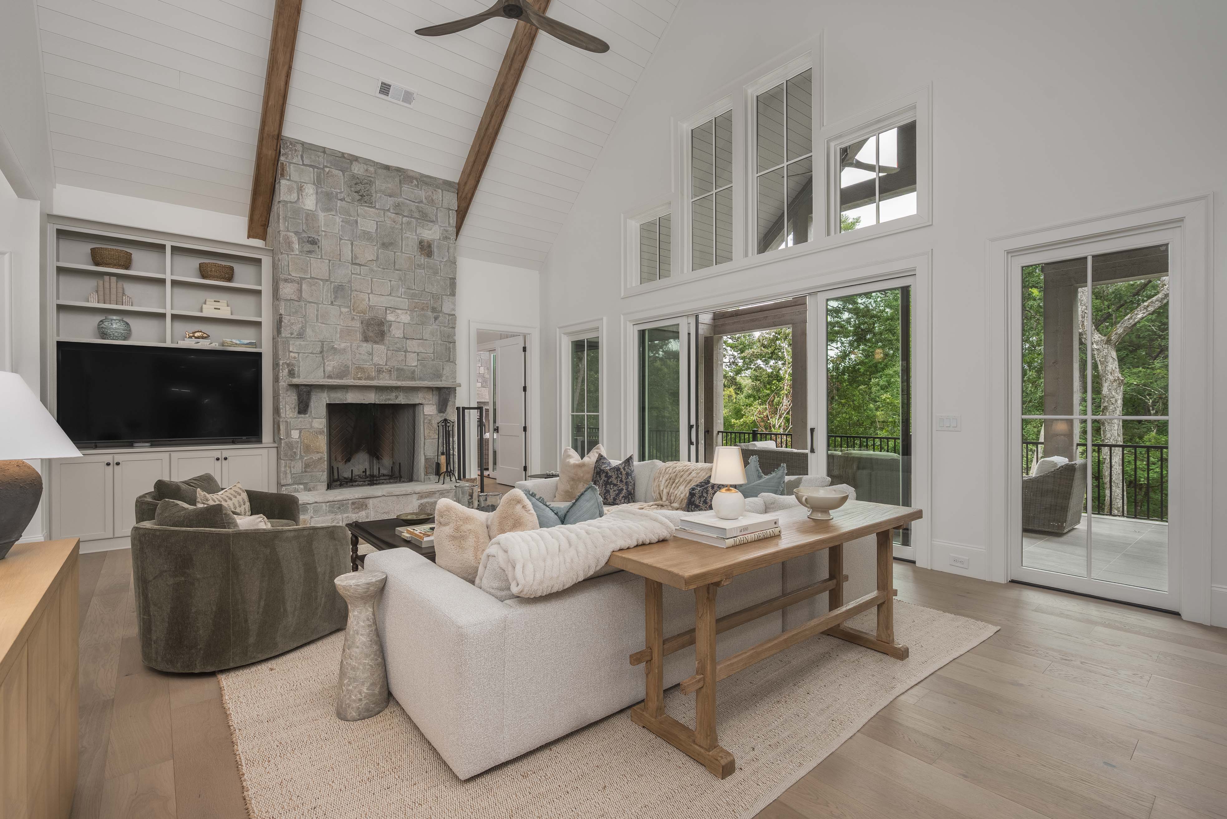 1020 Eastridge Loop image 5